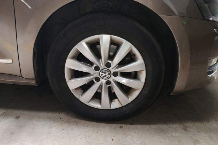 Used Volkswagen Passat 2014 1.8TSI DSG Prestige Edition Right Front Wheel Hub