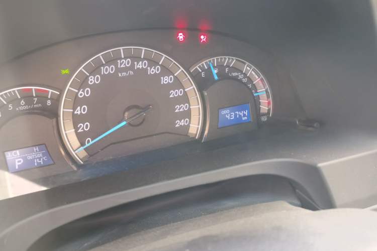 Used Toyota Camry 2012 Junrui 2.0S Radiant Edition Odometer Close Up