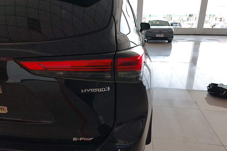 Used Toyota Highlander 2023 2.5L Smart Electric Hybrid Dual-Engine Four-Wheel Drive Prestige Version – 7 Seats Right Rear Taillight