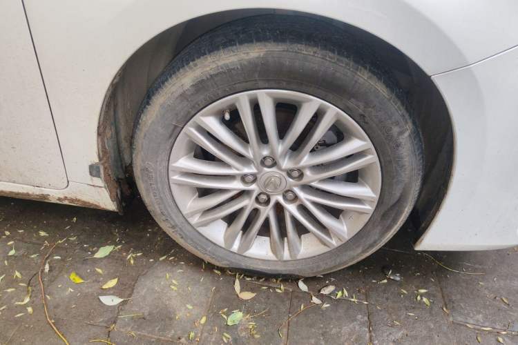 Used Lexus ES 2015 200 Elite Edition Right Front Wheel Hub