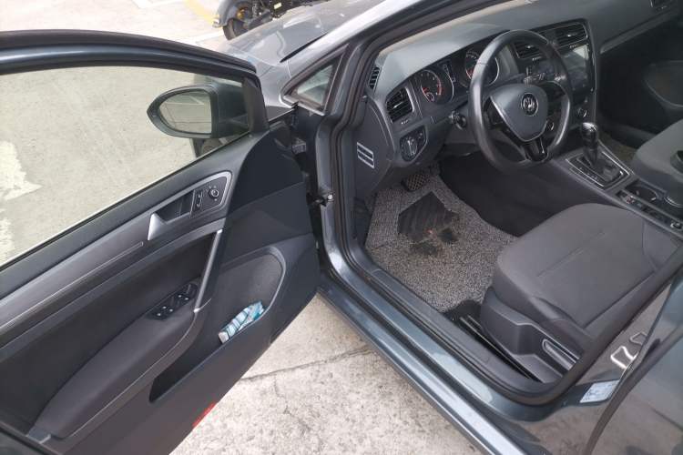 Used Volkswagen Golf 2015 1.6L Automatic Comfort Model Driver Seat