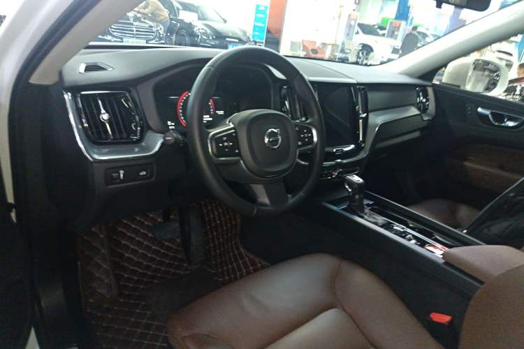 Used Volvo XC60 2020 T5 4x4 Zhiyi Luxury Edition