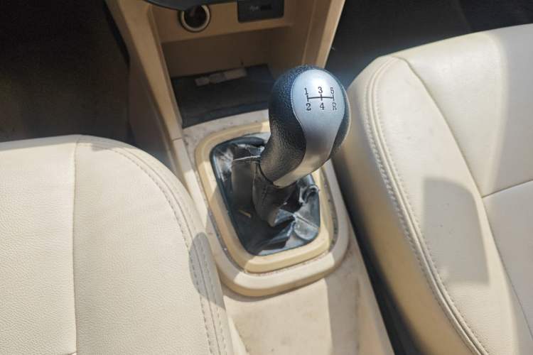 Used Chery Fengyun 2 2016 1.5L Manual Value Edition Gear Lever