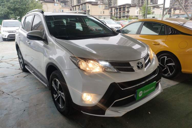 Used Toyota RAV4 2015 2.0L CVT Two-Wheel Drive Fashion Edition