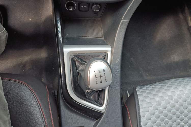 Used CHANGAN Alsvin V7 2015 1.6L Manual LeShang Edition China IV