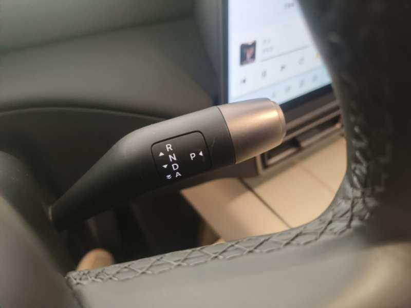 Used Li Auto MEGA 2025 Home Family Special Edition — 13