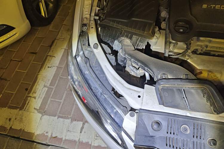 Used Buick GT 2017 15N Automatic Elite Version Right Front Headlight