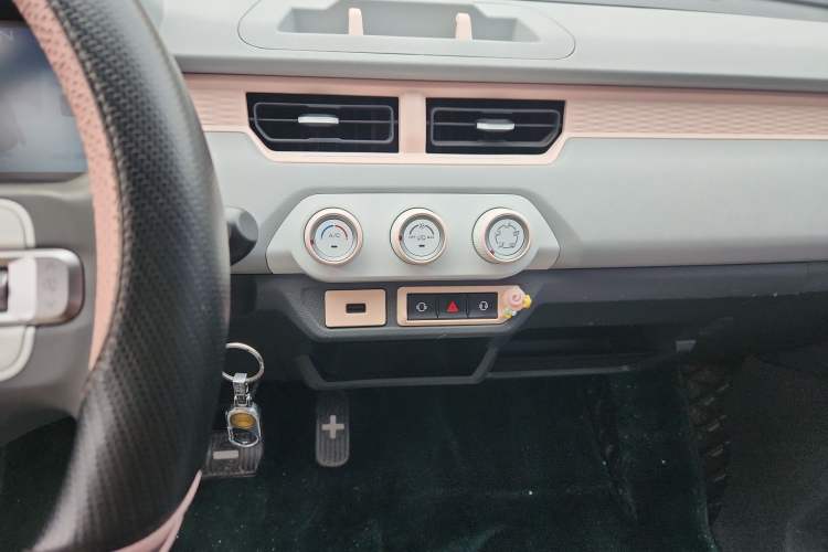 Used Chery QQ Ice Cream 2022 170km Sundae Phosphate Lithium-Ion