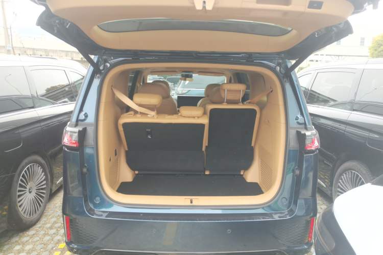 Used VOYAH Dream 2025 PHEV Four-Wheel-Drive Flagship Kunpeng Edition Trunk