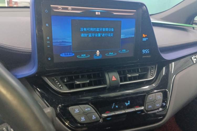 Used Toyota C-HR 2018 2.0L Luxury Sunroof Version China V Emission Standard Audio And AC Panel