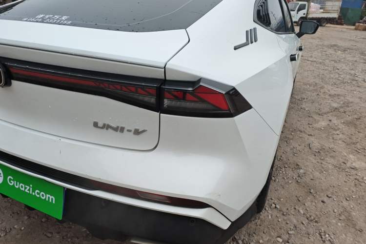 Used Changan UNI-V 2024 1.5T Prestige Edition