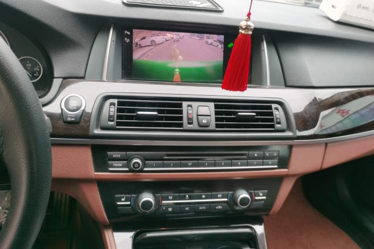 Used BMW 5 Series 2014 525Li Leading Model
