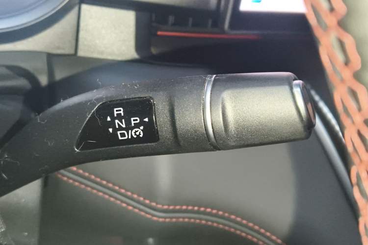 Used ORA Lightning Cat 2024 Dark Night Edition 555km Prestige Version Gear Lever