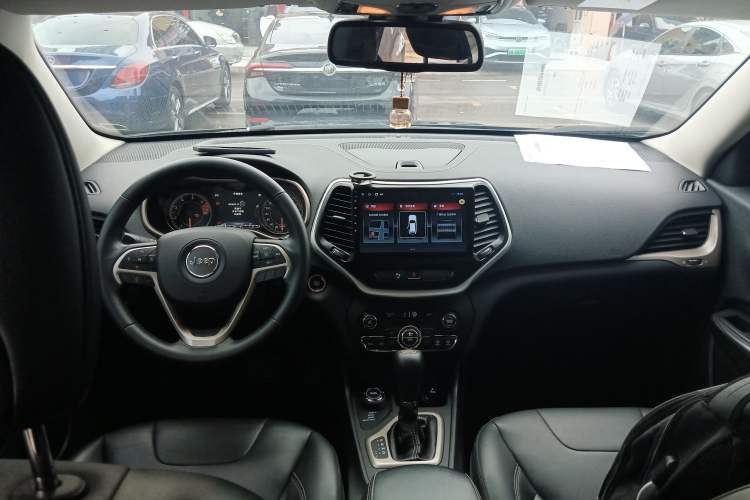 Used Jeep Cherokee 2016 2.4L Professional Edition Center Console