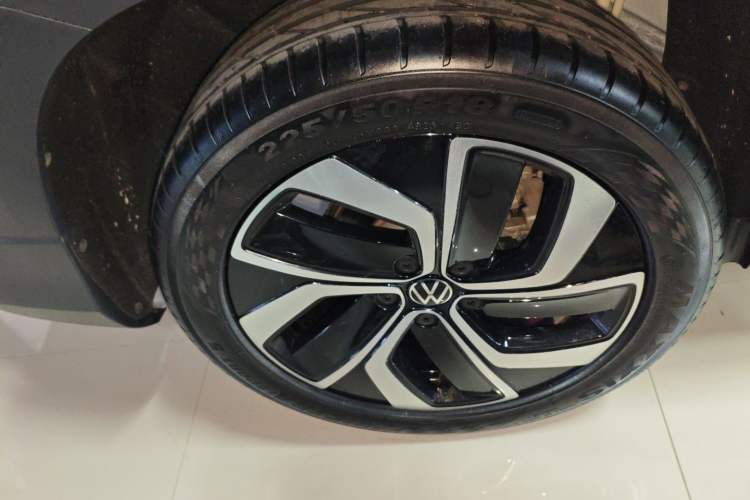 Used Volkswagen Tharu 2023 300TSI Two-Wheel-Drive Full Moon Edition