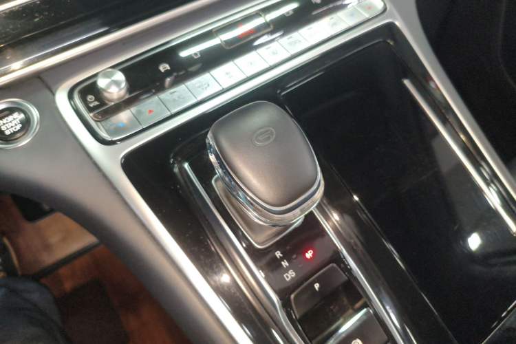 Used GAC Trumpchi M8 2021 Lingxiu Series 390T Flagship Edition Gear Lever