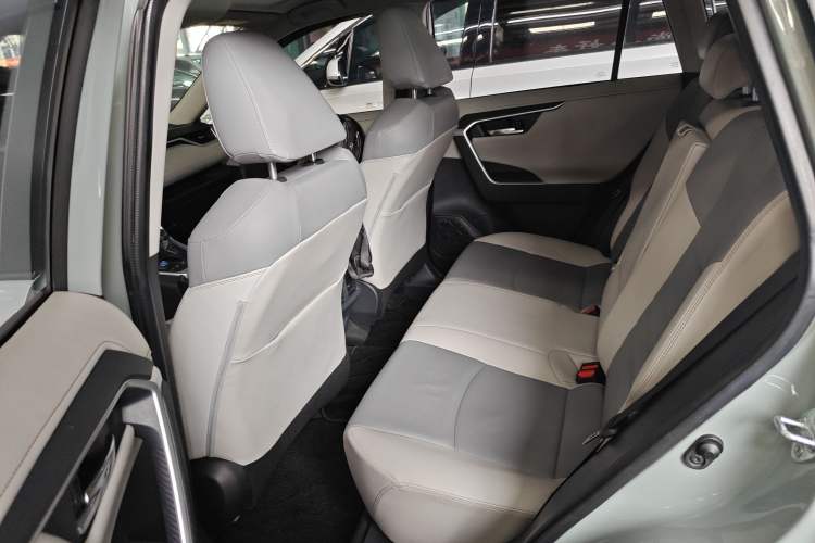 Used Toyota RAV4 2020 2.0L CVT Four-Wheel Drive Prestige Edition
