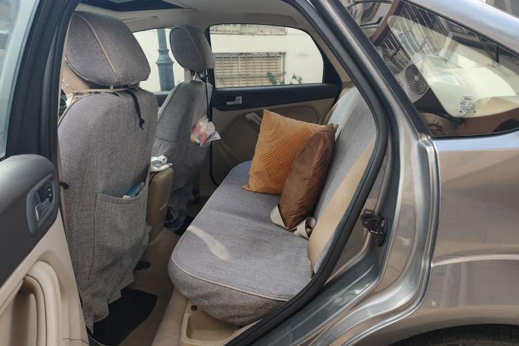 Used Ford Focus 2013 Sedan Classic 1.8L Automatic Fashion Edition
