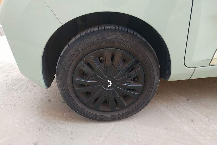 Used Wuling Hongguang MINIEV 2022 Macaron Premium Model – Lithium Iron Phosphate Left Front Wheel Hub