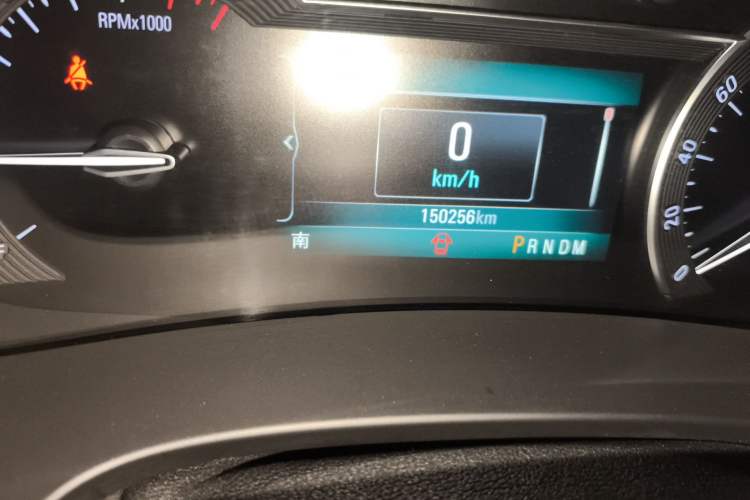 Used Buick GL8 2017 ES 28T Luxury Model China V Standard Odometer Close Up