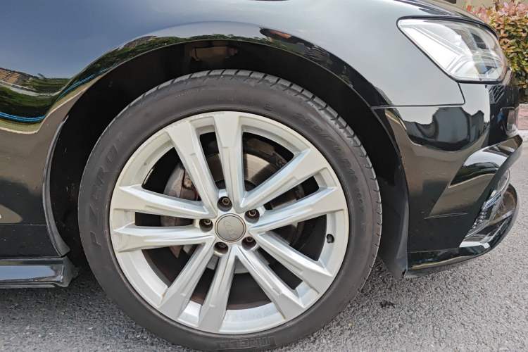 Used Audi A6L 2018 30th Anniversary Edition 35 TFSI Sport Edition Right Front Wheel Hub