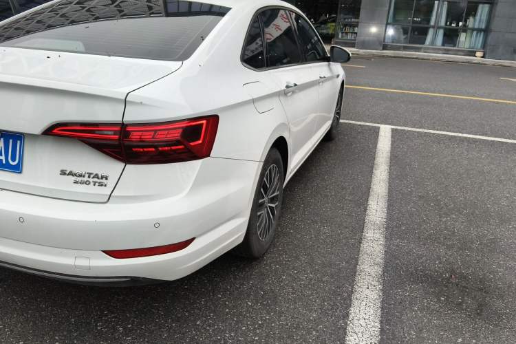 Used Volkswagen Sagitar 2020 280TSI DSG Comfort Version China VI Standard Right Rear Taillight