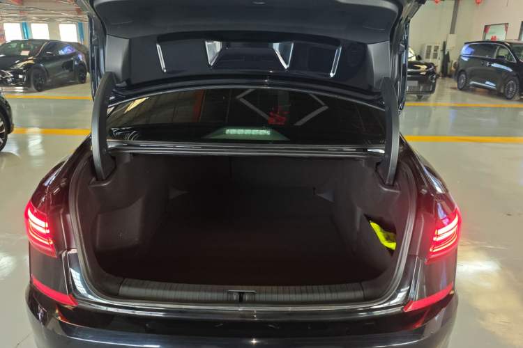 Used Volkswagen Passat 2022 330TSI Starry Luxury Edition – Exclusive Special Edition
