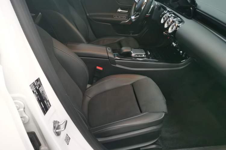 Used Mercedes-Benz A-Class 2022 Revised Version A 200 L Sport Sedan Fashionable Style
