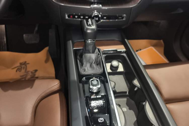 Used Volvo XC60 2018 T5 4x4 Zhiya Luxury Edition
