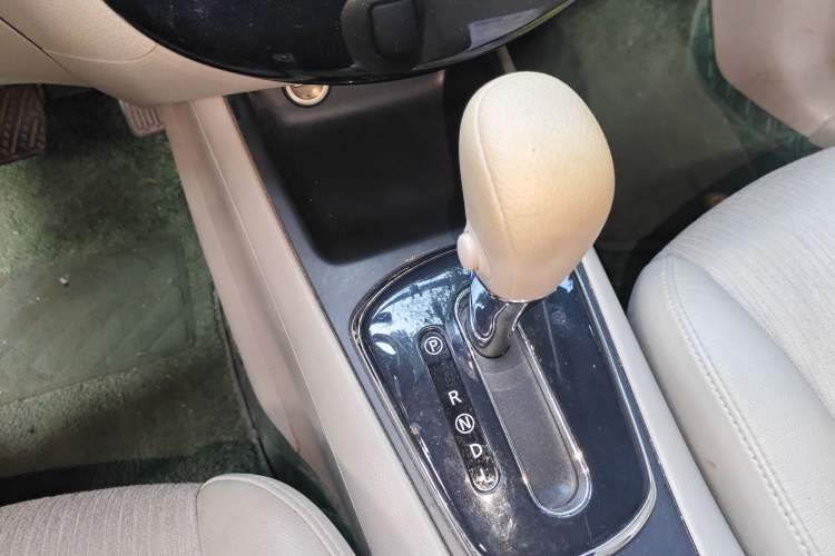 Used Nissan Tiida 2013 1.6L CVT Cool Cafe Edition
