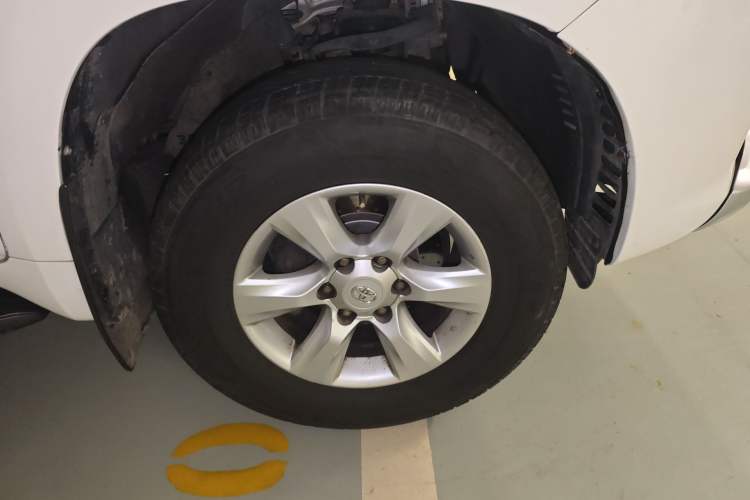 Used Toyota Prado 2010 2.7L Automatic Deluxe Edition Right Front Wheel Hub