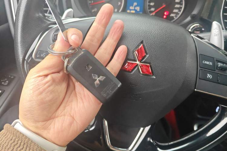 Used Mitsubishi Outlander 2018 2.0L Two-Wheel-Drive Jiale Edition 7-Seater
