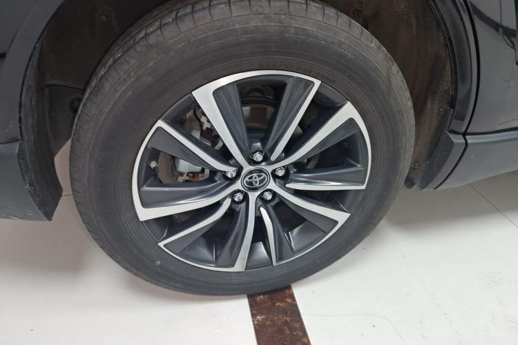 Used Toyota Harrier 2023 2.0L CVT Two-Wheel Drive Entry Version
