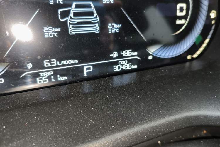 Used Geely Auto Emgrand 2023 4th Generation Champion Edition 1.5L CVT Prestige Model Odometer Close Up