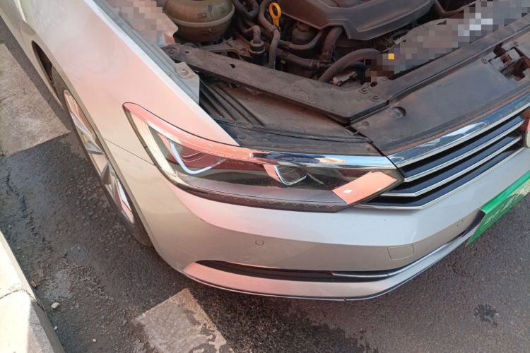 Used Volkswagen Magotan 2019 330TSI DSG Leading Model China VI Standard Right Front Headlight