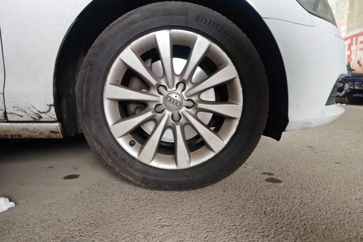 Used Audi A6L 2012 TFSI Standard Model Right Front Wheel Hub