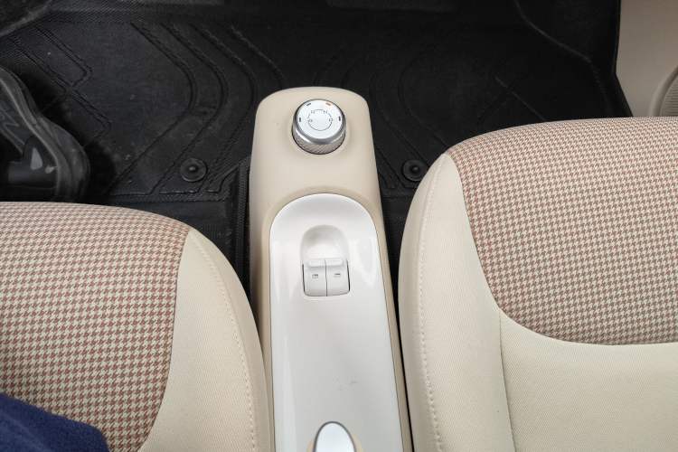 Used Wuling Hongguang MINIEV 2024 3rd Generation 215km Advanced Version
