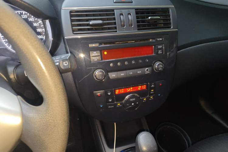 Used Nissan Tiida 2011 1.6L CVT Smart Version Audio And AC Panel