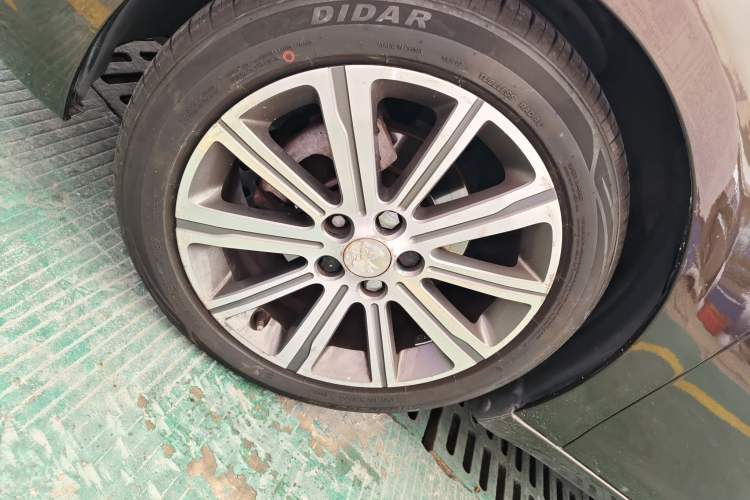 Used Peugeot 408 2014 1.8L Automatic Luxury Edition Left Front Wheel Hub