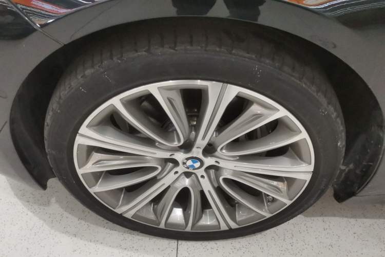 Used BMW 7 Series 2019 Restyled 740Li Leading Luxury Package Left Front Wheel Hub