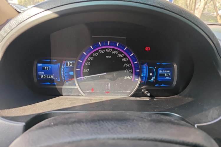 Used BYD S6 2014 2.0L Manual Luxury 5-Seater
