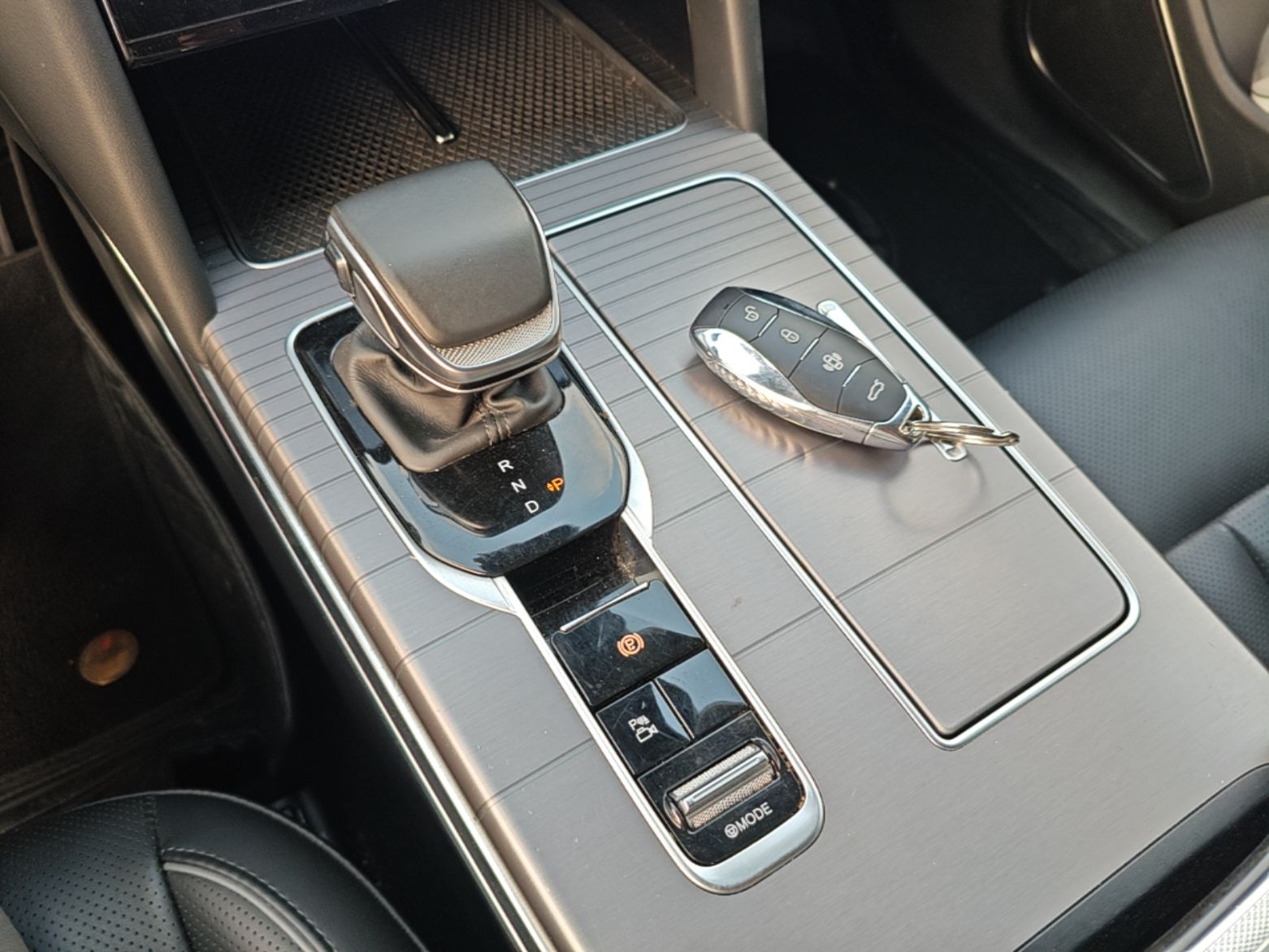 Hongqi HS7 PHEV 2024 2.0T PHEV Four-Wheel Drive Flagship Edition 7 Seats — снимка 16