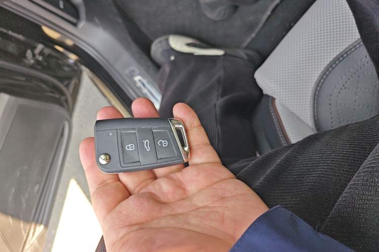 Used Volkswagen Magotan 2025 Revised Version Zhongxiang Edition 330TSI DSG Luxury Trim Vehicle Key