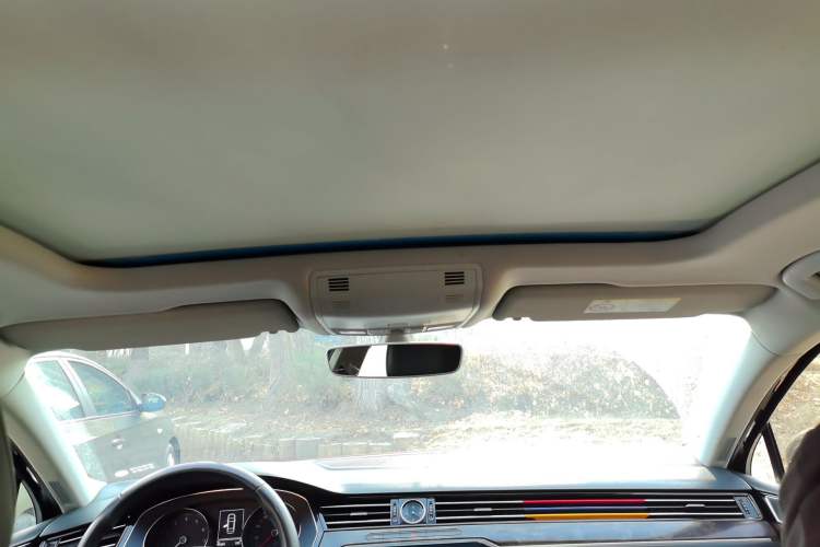 Used Volkswagen Magotan 2018 330TSI DSG Luxury Model Headliner