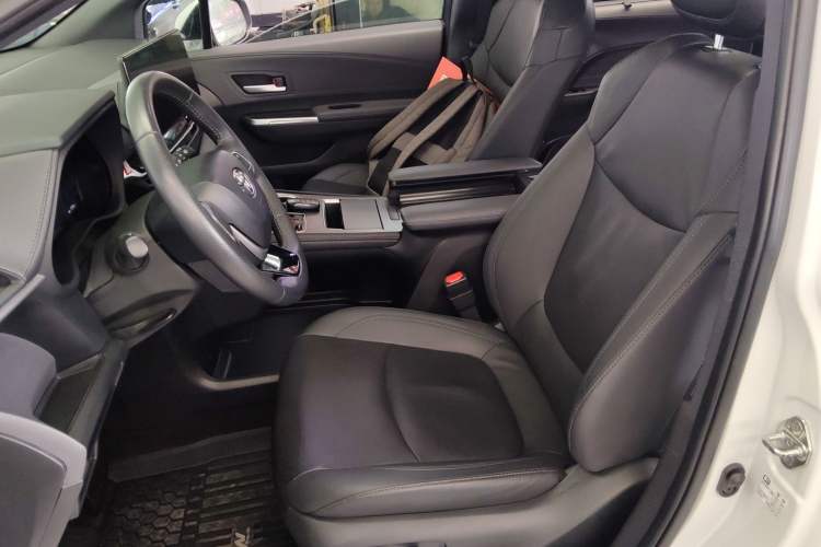 Used Toyota SIENNA 2021 2.5L Hybrid Premium Edition Left Front Seat