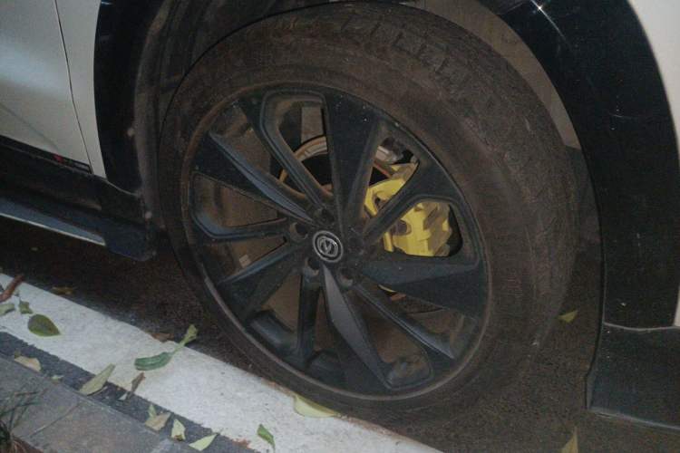 Used CHANGAN UNI-T 2022 1.5T Prestige Version Right Front Wheel Hub
