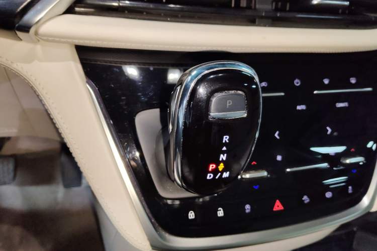 Used Buick GL8 2022 Avenir Aivia 7-Seater Deluxe Edition