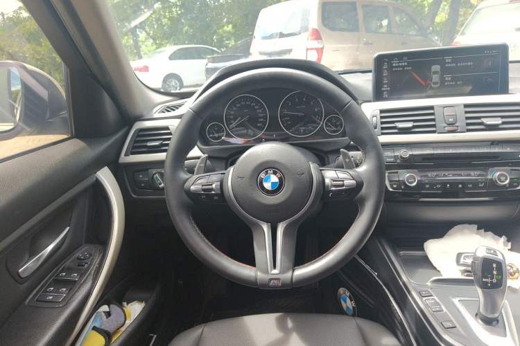 Used BMW 3 Series 2016 320Li Ambition Model
