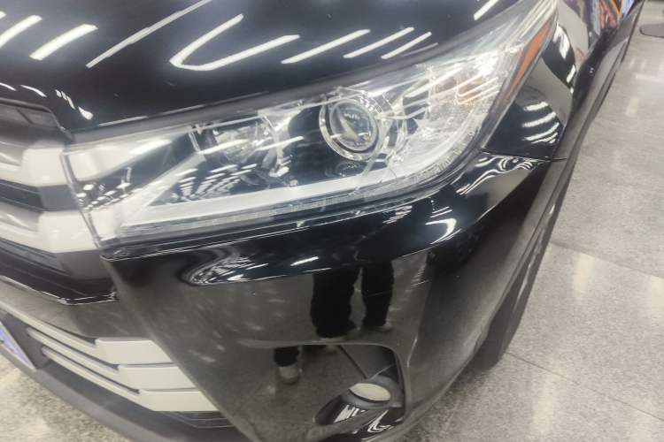 Used Toyota Highlander 2018 2.0T Four-Wheel Drive Luxury Edition 7 Seats China V Emission Standard
