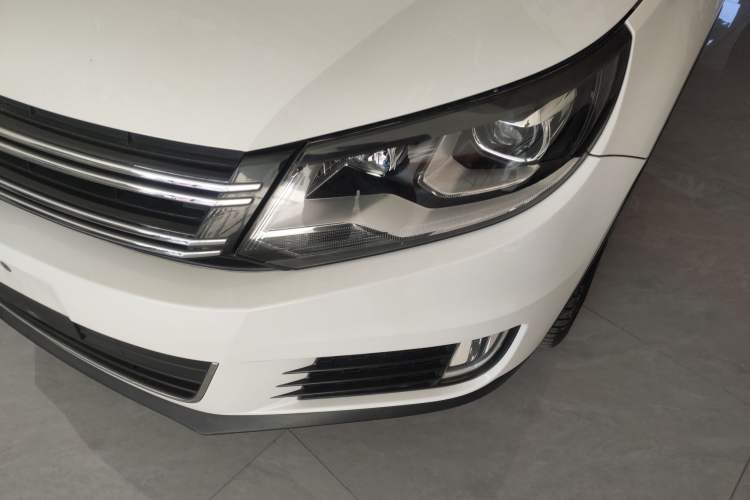 Used Volkswagen Tiguan L 2015 1.8TSI Manual Two-Wheel-Drive Limited Edition
